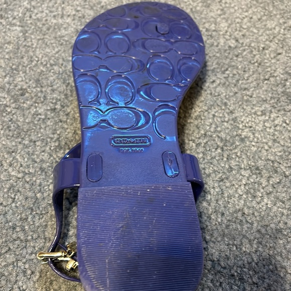 Coach jelly sandals with carriage round symbol on top - Picture 4 of 5